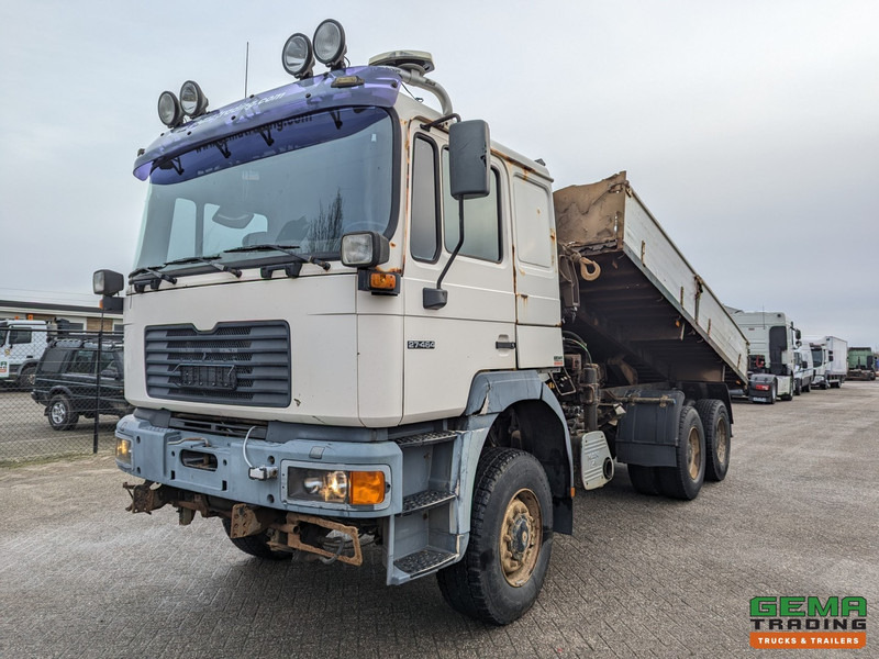 MAN 27.464 DFAC 6x6 Slaapcab Euro3 - Handgeschakeld - Kipper / Kraan Hiab 090 - Naafreductie - Alu Zijschotten - Kallurauto, Kraanaga veoauto: pilt 1 MAN 27.464 DFAC 6x6 Slaapcab Euro3 - Handgeschakeld - Kipper / Kraan Hiab 090 - Naafreductie - Alu Zijschotten - Kallurauto, Kraanaga veoauto: pilt 1