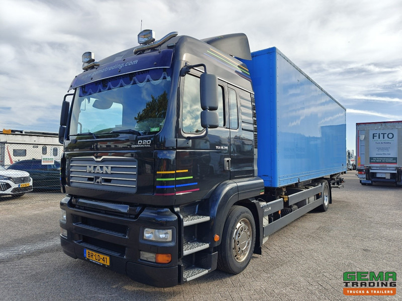 MAN TGA 18.310 4x2 LX Euro3 - Handgeschakeld ZF16 - BDF/VerhuisBak + Laadklep 2000KG - 207.000km - 12/2025 APK - Konteinerveduk/ Tõstukiga veoauto: pilt 1 MAN TGA 18.310 4x2 LX Euro3 - Handgeschakeld ZF16 - BDF/VerhuisBak + Laadklep 2000KG - 207.000km - 12/2025 APK - Konteinerveduk/ Tõstukiga veoauto: pilt 1