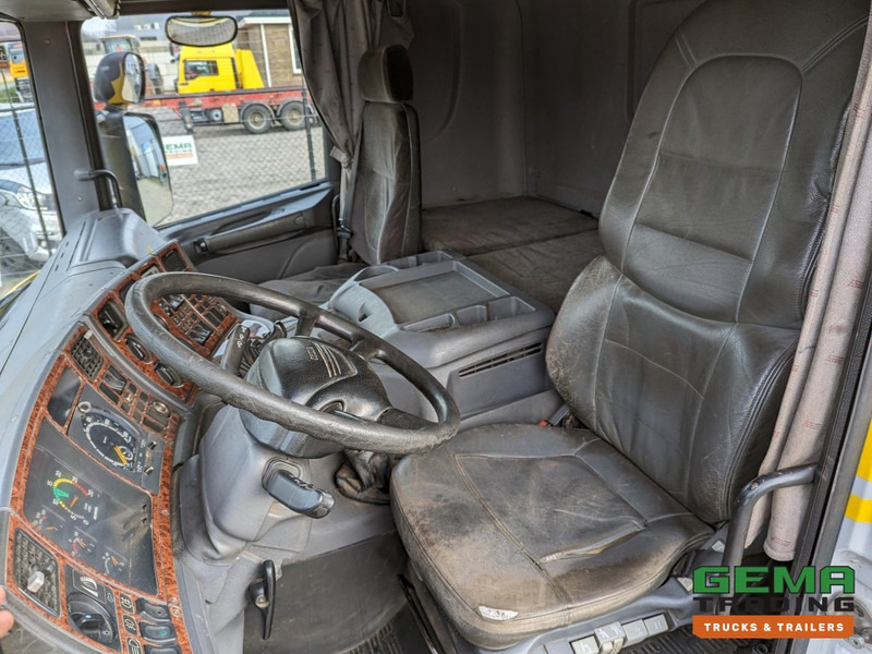 Scania P114-340 LA 4x2 CP19 Euro3 Manual - Side Skirts - Toolbox (T1350) - Sadulveok: pilt 5 Scania P114-340 LA 4x2 CP19 Euro3 Manual - Side Skirts - Toolbox (T1350) - Sadulveok: pilt 5