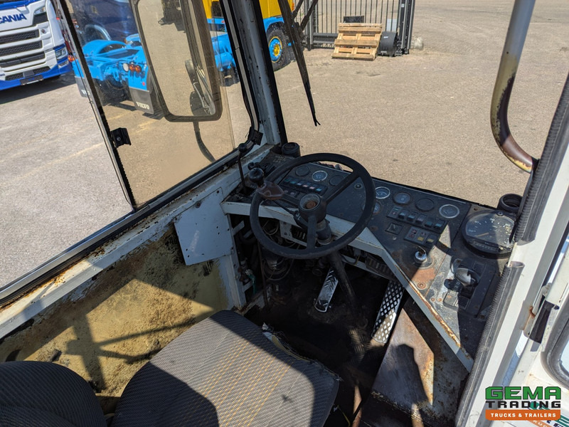 Terberg YT17 MOTOR DEFECT - MMBS Kenteken - Laotraktor: pilt 5 Terberg YT17 MOTOR DEFECT - MMBS Kenteken - Laotraktor: pilt 5