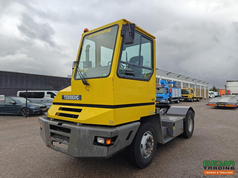 Terberg YT180 Schotel 25T - Naafreductie - Cummins - Landbouw Kenteken 40km/h - Laotraktor: pilt 1 Terberg YT180 Schotel 25T - Naafreductie - Cummins - Landbouw Kenteken 40km/h - Laotraktor: pilt 1