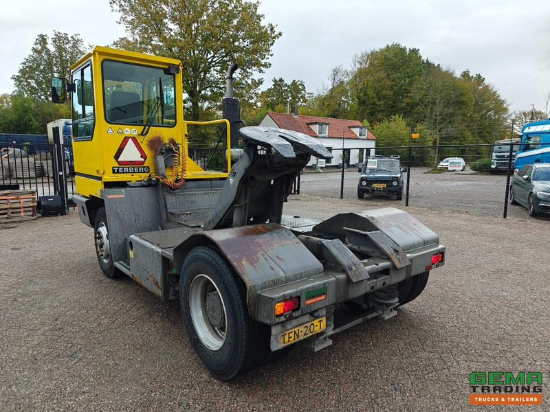 Terberg YT180 Schotel 25T - Naafreductie - Cummins - Landbouw Kenteken 40km/h - Laotraktor: pilt 4 Terberg YT180 Schotel 25T - Naafreductie - Cummins - Landbouw Kenteken 40km/h - Laotraktor: pilt 4