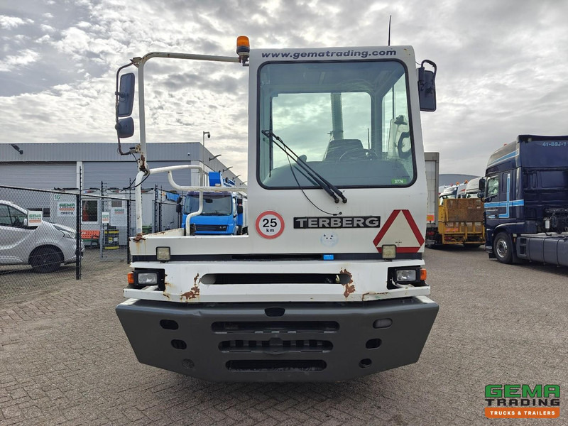 Terberg YT222 Gereviseerde Allison Versnellingsbak - Schotel 27T - Vangmuil - Cummins - Landbouw Kenteken 40km/h - Laotraktor: pilt 5 Terberg YT222 Gereviseerde Allison Versnellingsbak - Schotel 27T - Vangmuil - Cummins - Landbouw Kenteken 40km/h - Laotraktor: pilt 5