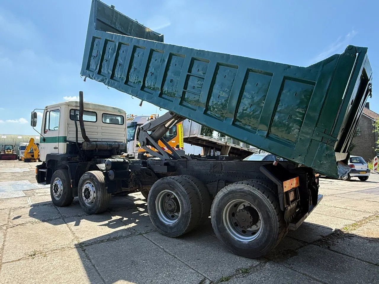 MAN 35.372 8X4 Tipper Spring/Spring ZF Manual Gear E - Kallurauto: pilt 3 MAN 35.372 8X4 Tipper Spring/Spring ZF Manual Gear E - Kallurauto: pilt 3