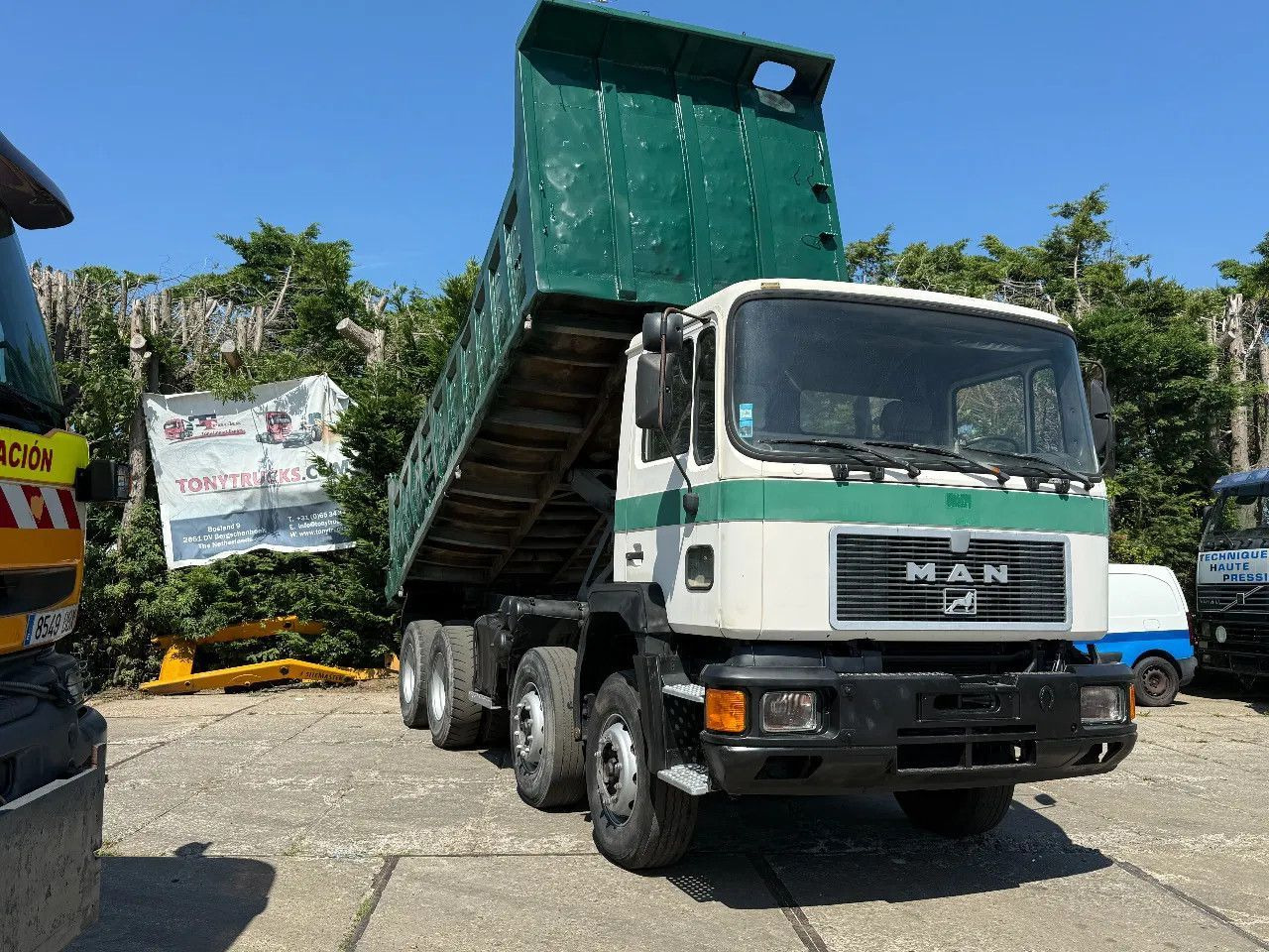 MAN 35.372 8X4 Tipper Spring/Spring ZF Manual Gear E - Kallurauto: pilt 1 MAN 35.372 8X4 Tipper Spring/Spring ZF Manual Gear E - Kallurauto: pilt 1