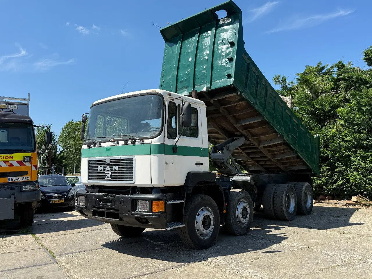 MAN 35.372 8X4 Tipper Spring/Spring ZF Manual Gear E - Kallurauto: pilt 2 MAN 35.372 8X4 Tipper Spring/Spring ZF Manual Gear E - Kallurauto: pilt 2