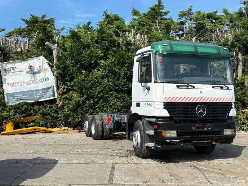 Mercedes-Benz Actros 2540 V6 6X2 Chassis Spring/Air Manual gearbox - Kabiinišassiiga veoauto: pilt 1 Mercedes-Benz Actros 2540 V6 6X2 Chassis Spring/Air Manual gearbox - Kabiinišassiiga veoauto: pilt 1