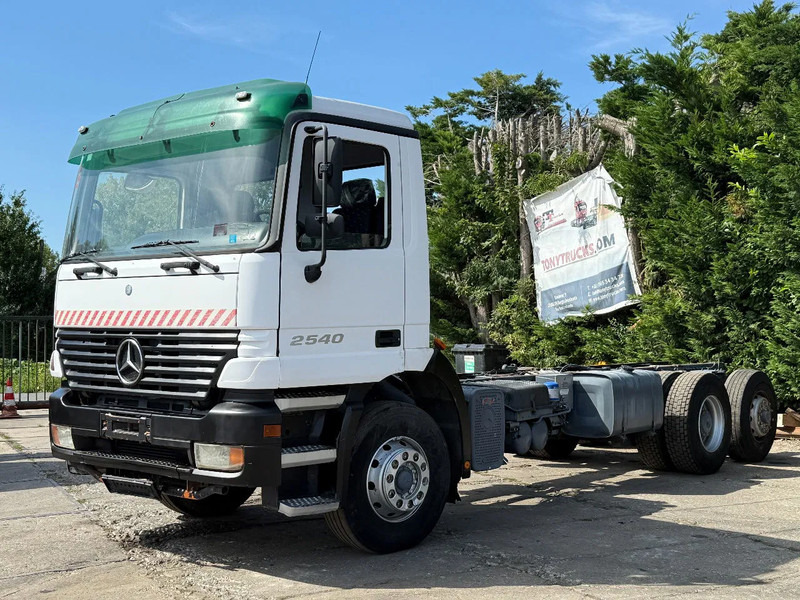 Mercedes-Benz Actros 2540 V6 6X2 Chassis Spring/Air Manual gearbox - Kabiinišassiiga veoauto: pilt 2 Mercedes-Benz Actros 2540 V6 6X2 Chassis Spring/Air Manual gearbox - Kabiinišassiiga veoauto: pilt 2