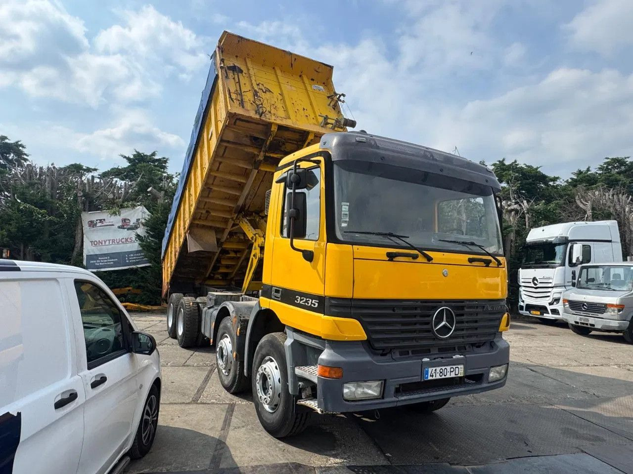 Mercedes-Benz Actros 3235 V6 8X4 Tipper Spring/Spring Manual G - Kallurauto: pilt 1 Mercedes-Benz Actros 3235 V6 8X4 Tipper Spring/Spring Manual G - Kallurauto: pilt 1