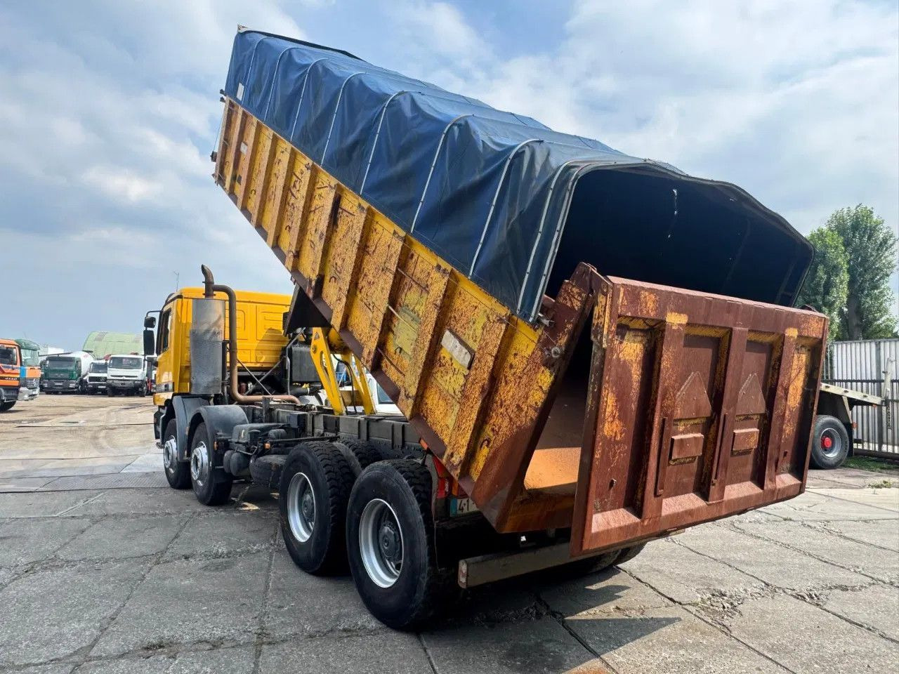 Mercedes-Benz Actros 3235 V6 8X4 Tipper Spring/Spring Manual G - Kallurauto: pilt 3 Mercedes-Benz Actros 3235 V6 8X4 Tipper Spring/Spring Manual G - Kallurauto: pilt 3