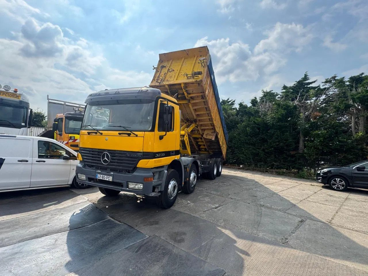 Mercedes-Benz Actros 3235 V6 8X4 Tipper Spring/Spring Manual G - Kallurauto: pilt 2 Mercedes-Benz Actros 3235 V6 8X4 Tipper Spring/Spring Manual G - Kallurauto: pilt 2