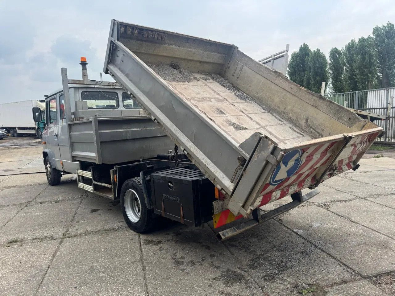 Mercedes-Benz VARIO 815 4X2 Dubbel cabine Tipper Spring/Spring - Kallurauto: pilt 3 Mercedes-Benz VARIO 815 4X2 Dubbel cabine Tipper Spring/Spring - Kallurauto: pilt 3