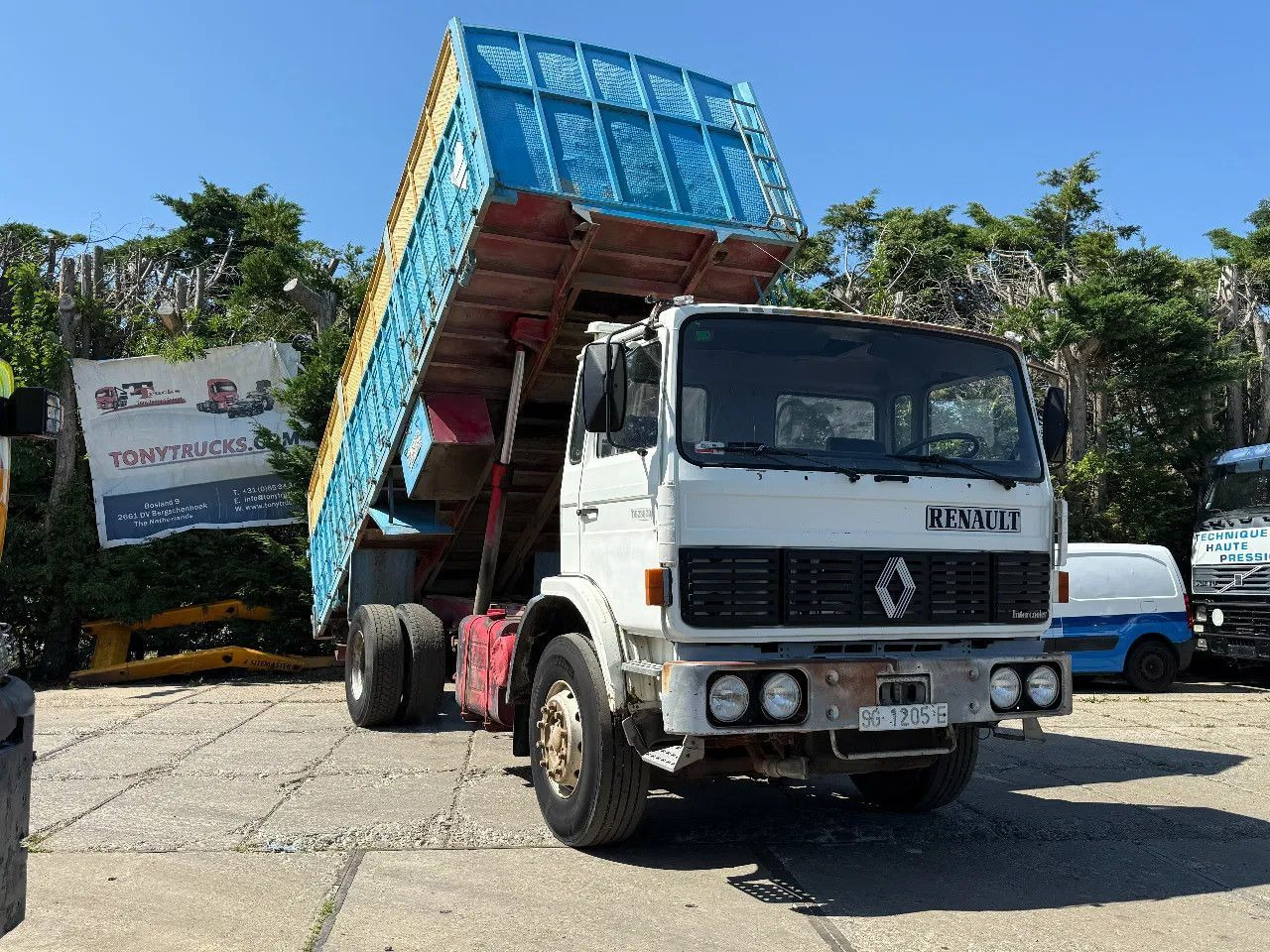 Renault G230 4X2 Tipper Spring/Spring Manual Gearbox - Kallurauto: pilt 1 Renault G230 4X2 Tipper Spring/Spring Manual Gearbox - Kallurauto: pilt 1