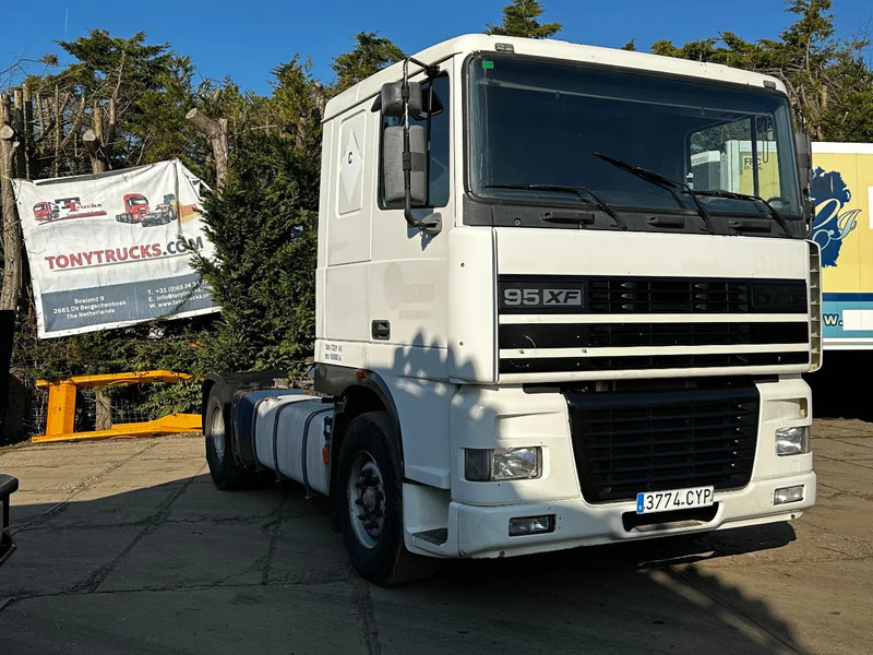 DAF XF 95.380 4X2 Tractor-unit Spring/Air ZF Manual Euro2 PTO - Sadulveok: pilt 1 DAF XF 95.380 4X2 Tractor-unit Spring/Air ZF Manual Euro2 PTO - Sadulveok: pilt 1