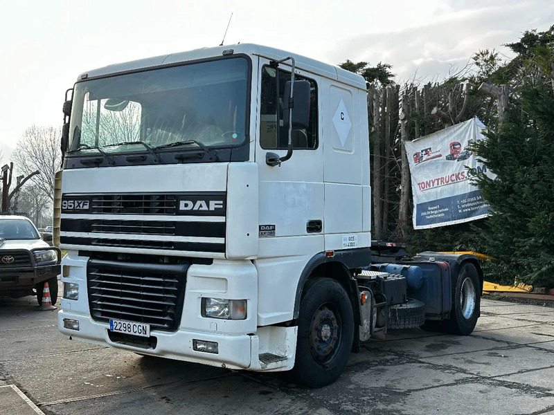 DAF XF 95.380 4X2 Tractor-unit Spring/Air ZF Manual Euro2 PTO - Sadulveok: pilt 2 DAF XF 95.380 4X2 Tractor-unit Spring/Air ZF Manual Euro2 PTO - Sadulveok: pilt 2