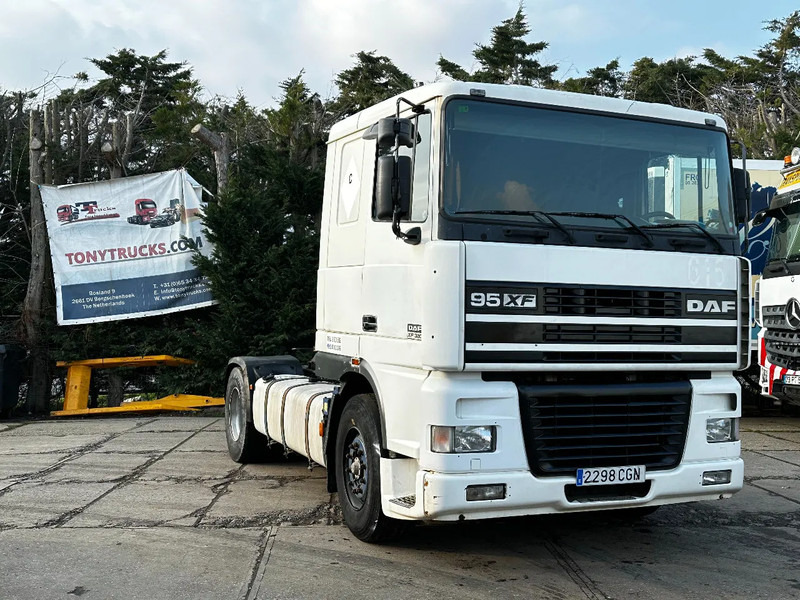 DAF XF 95.380 4X2 Tractor-unit Spring/Air ZF Manual Euro2 PTO - Sadulveok: pilt 1 DAF XF 95.380 4X2 Tractor-unit Spring/Air ZF Manual Euro2 PTO - Sadulveok: pilt 1