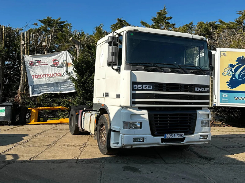 DAF XF 95.380 4X2 Tractor-unit Spring/Air ZF Manual Euro2 PTO - Sadulveok: pilt 1 DAF XF 95.380 4X2 Tractor-unit Spring/Air ZF Manual Euro2 PTO - Sadulveok: pilt 1
