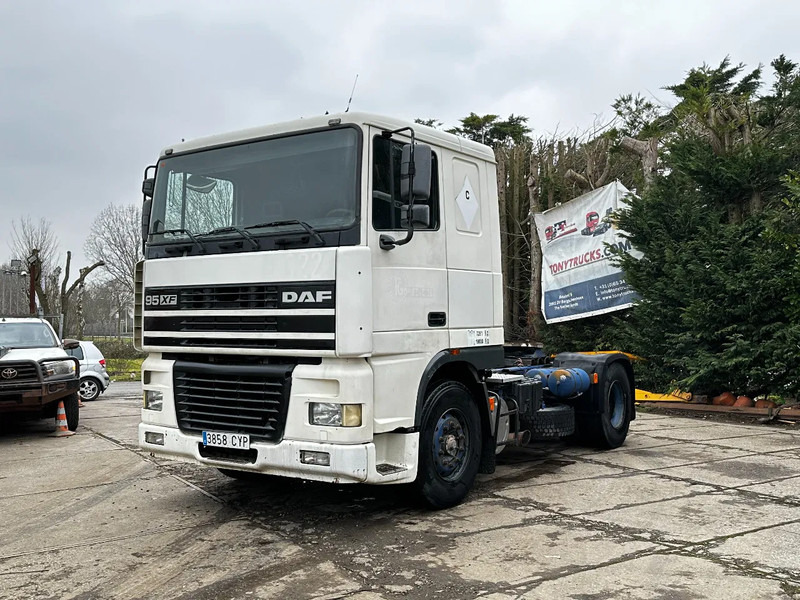 DAF XF 95.380 4X2 Tractor-unit Spring/Air ZF Manual Euro2 PTO - Sadulveok: pilt 2 DAF XF 95.380 4X2 Tractor-unit Spring/Air ZF Manual Euro2 PTO - Sadulveok: pilt 2