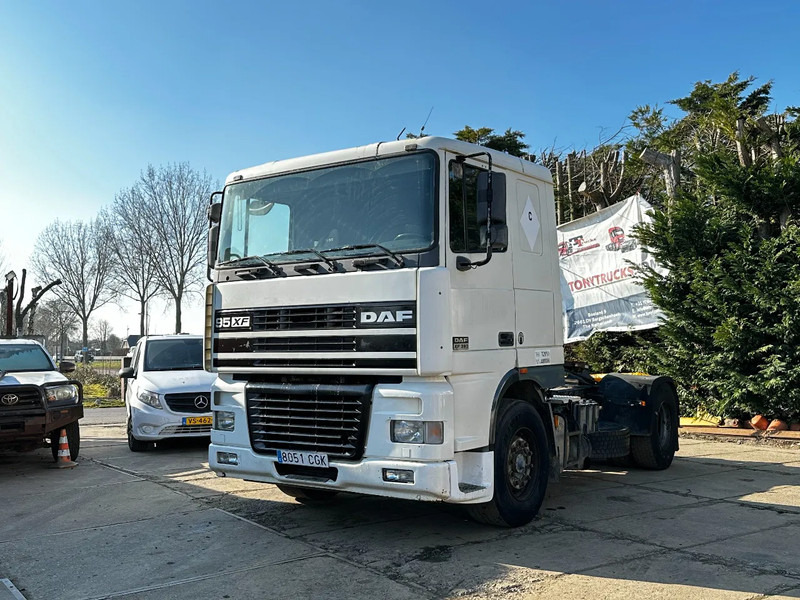 DAF XF 95.380 4X2 Tractor-unit Spring/Air ZF Manual Euro2 PTO - Sadulveok: pilt 2 DAF XF 95.380 4X2 Tractor-unit Spring/Air ZF Manual Euro2 PTO - Sadulveok: pilt 2