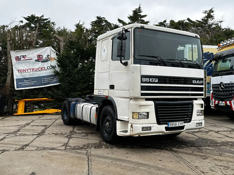 DAF XF 95.380 4X2 Tractor-unit Spring/Air ZF Manual Euro2 PTO - Sadulveok: pilt 1 DAF XF 95.380 4X2 Tractor-unit Spring/Air ZF Manual Euro2 PTO - Sadulveok: pilt 1