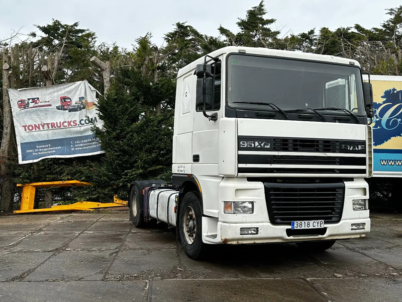 DAF XF 95.380 4X2 Tractor-unit Spring/Air ZF Manual Euro2 PTO - Sadulveok: pilt 1 DAF XF 95.380 4X2 Tractor-unit Spring/Air ZF Manual Euro2 PTO - Sadulveok: pilt 1