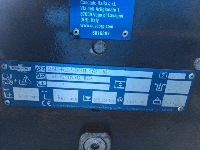 Cascade Rotating 360° Paper Roll Clamp - Klamber: pilt 1 Cascade Rotating 360° Paper Roll Clamp - Klamber: pilt 1