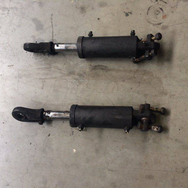 Cylinder Tilt for Linde E30, Series 336-03 - Hüdrauliline silinder - Materjali käitlemise seade: pilt 1 Cylinder Tilt for Linde E30, Series 336-03 - Hüdrauliline silinder - Materjali käitlemise seade: pilt 1
