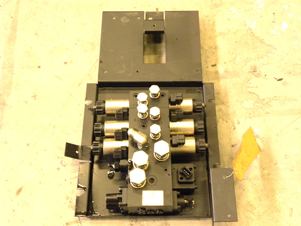 Hydraulic block for Caterpillar NR16N - Hüdrauliline klapp - Materjali käitlemise seade: pilt 1 Hydraulic block for Caterpillar NR16N - Hüdrauliline klapp - Materjali käitlemise seade: pilt 1