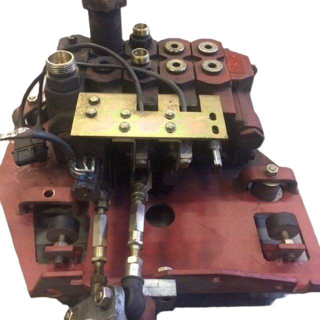 Hydraulic control valve for Linde E35P, Series 337 - Hüdrauliline klapp - Materjali käitlemise seade: pilt 2 Hydraulic control valve for Linde E35P, Series 337 - Hüdrauliline klapp - Materjali käitlemise seade: pilt 2