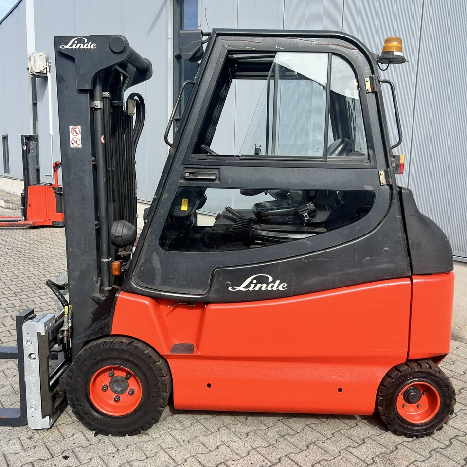 Linde E30-600S (336-03) - Elektritõstuk: pilt 2 Linde E30-600S (336-03) - Elektritõstuk: pilt 2