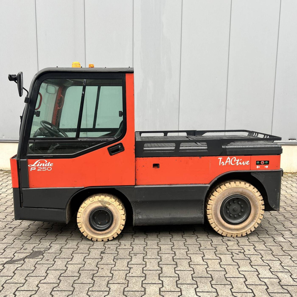 Linde P250 LWB (127) - Puksiirtraktor: pilt 1 Linde P250 LWB (127) - Puksiirtraktor: pilt 1