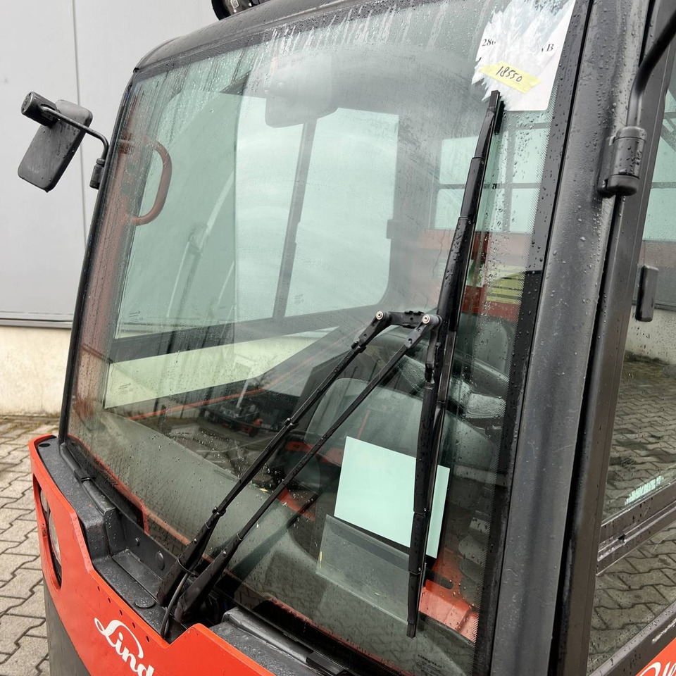 Linde P250 LWB (127) - Puksiirtraktor: pilt 3 Linde P250 LWB (127) - Puksiirtraktor: pilt 3