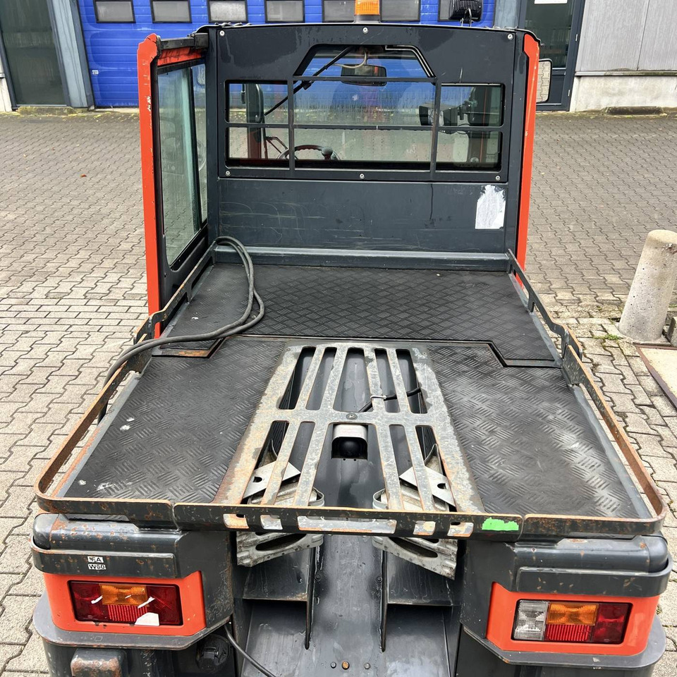 Linde P250 SWB (127) - Puksiirtraktor: pilt 2 Linde P250 SWB (127) - Puksiirtraktor: pilt 2