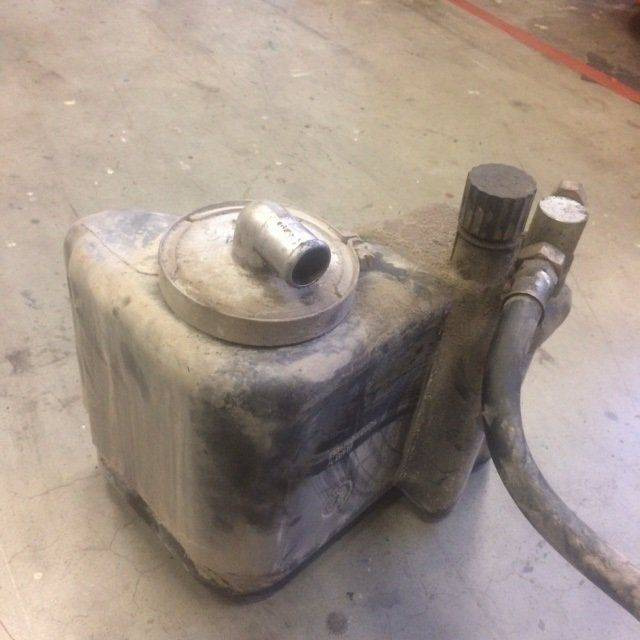 Oil Tank for Linde E15, Series 324 - Hüdrauliline paak - Materjali käitlemise seade: pilt 2 Oil Tank for Linde E15, Series 324 - Hüdrauliline paak - Materjali käitlemise seade: pilt 2
