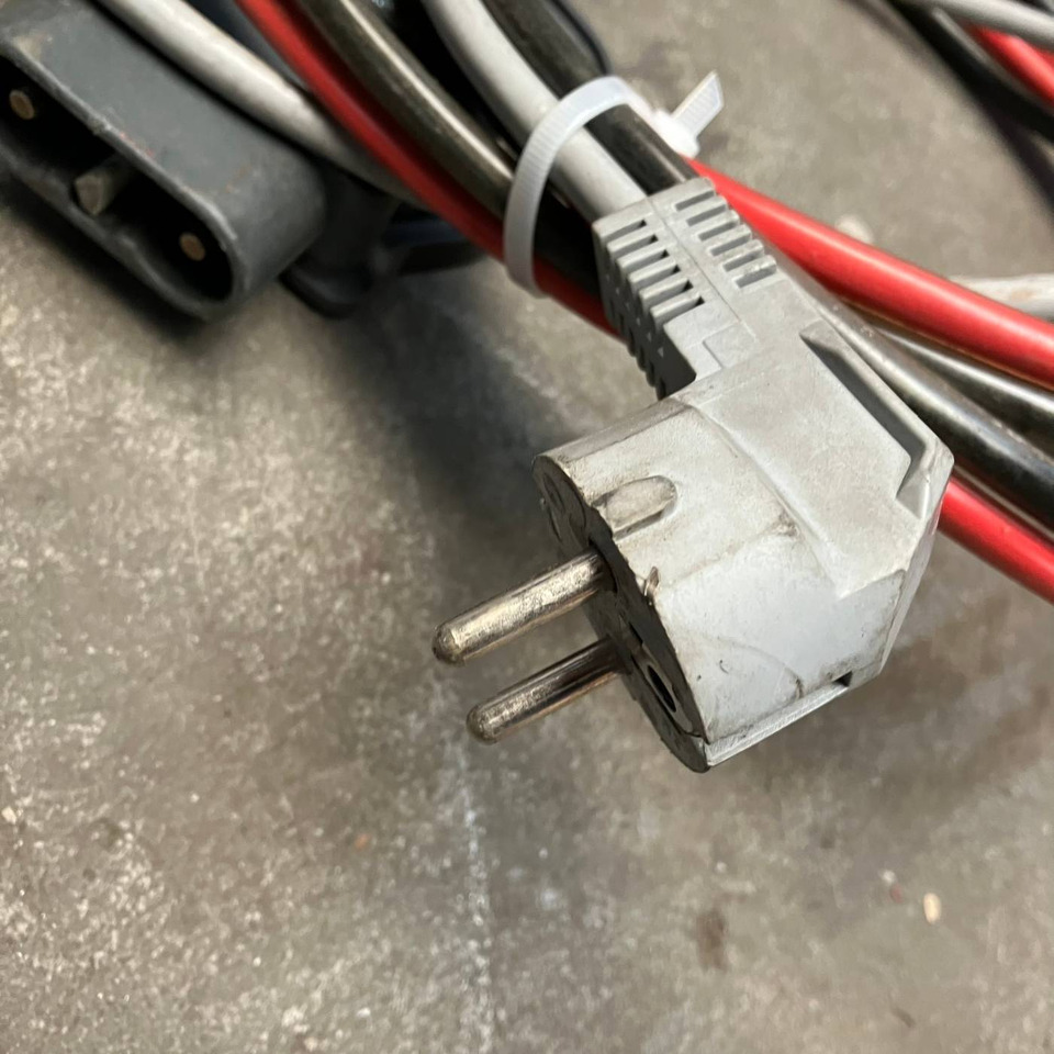 Hawker 24V/35A - Varuosa - Materjali käitlemise seade: pilt 3 Hawker 24V/35A - Varuosa - Materjali käitlemise seade: pilt 3