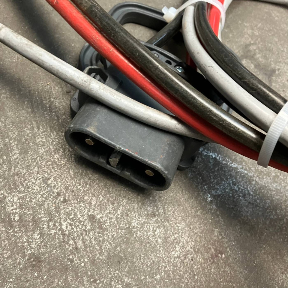 Hawker 24V/35A - Varuosa - Materjali käitlemise seade: pilt 4 Hawker 24V/35A - Varuosa - Materjali käitlemise seade: pilt 4