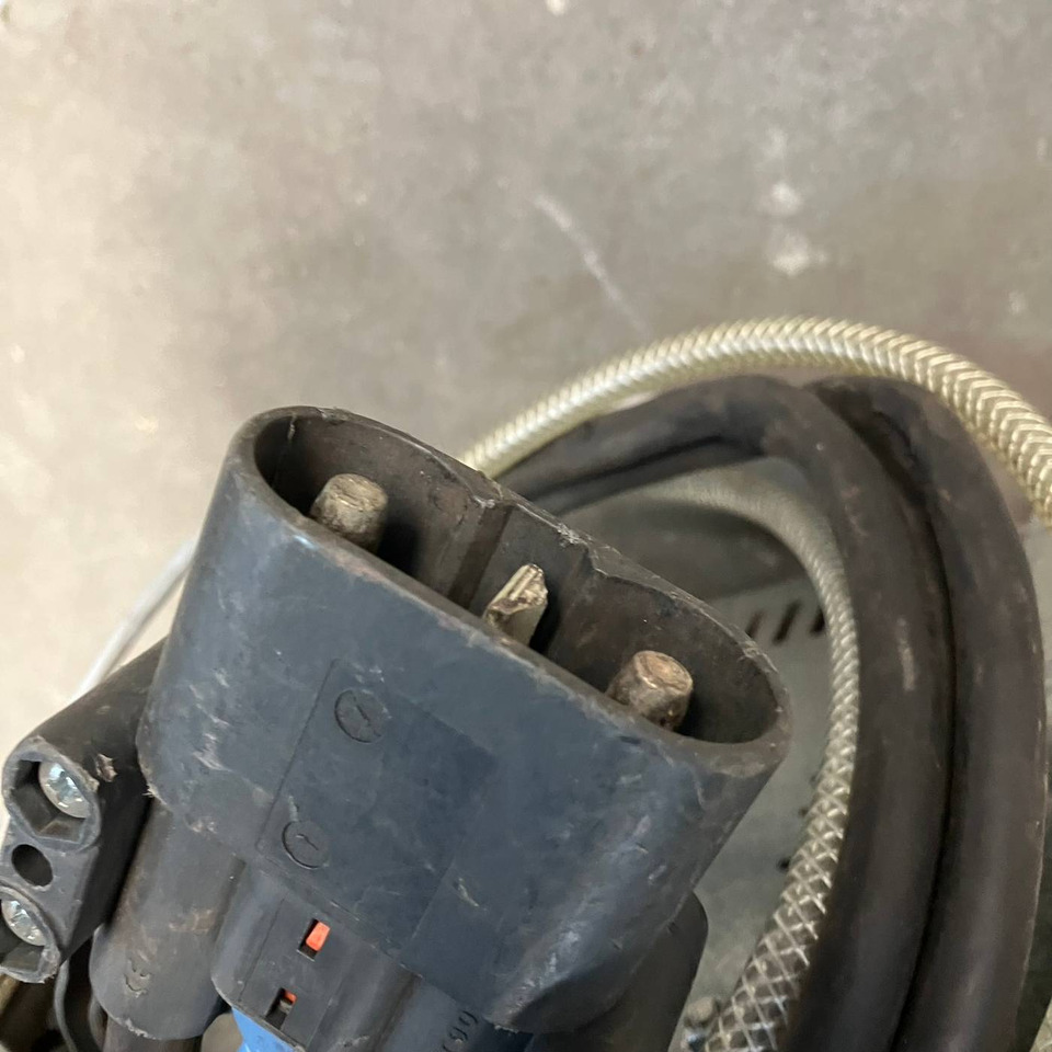 Hawker 24V/70A - Varuosa - Materjali käitlemise seade: pilt 3 Hawker 24V/70A - Varuosa - Materjali käitlemise seade: pilt 3