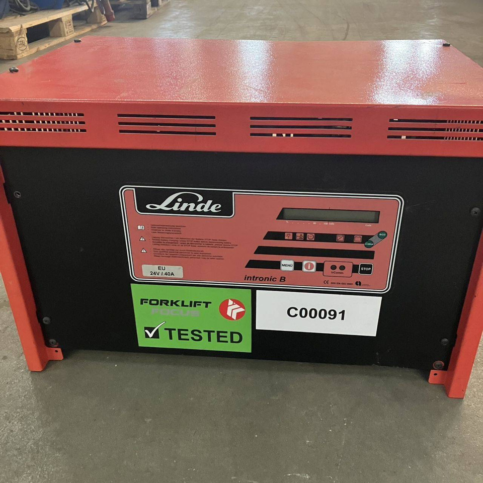 Hawker E 24V / 40A Tronic B - Varuosa - Materjali käitlemise seade: pilt 3 Hawker E 24V / 40A Tronic B - Varuosa - Materjali käitlemise seade: pilt 3