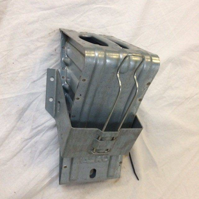 Wheel Chock E36Z-76051 DIN76051 - Kabiin ja interjöör - Materjali käitlemise seade: pilt 1 Wheel Chock E36Z-76051 DIN76051 - Kabiin ja interjöör - Materjali käitlemise seade: pilt 1