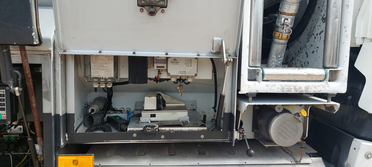 MERCEDES Antos - Tsisternauto: pilt 2 MERCEDES Antos - Tsisternauto: pilt 2