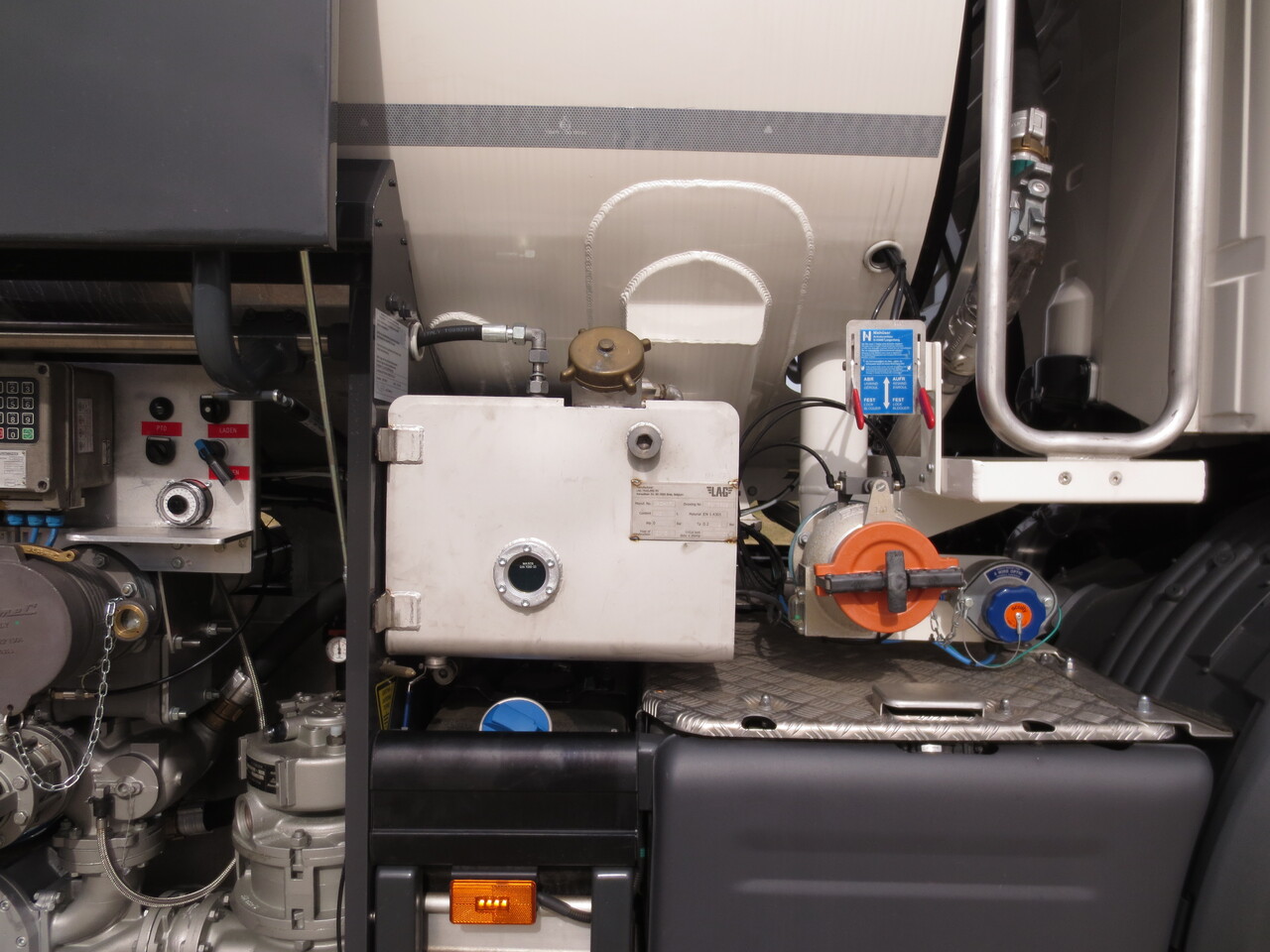 SCANIA G370 - Tsisternauto: pilt 2 SCANIA G370 - Tsisternauto: pilt 2