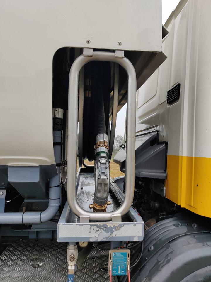 SCANIA P400 - Tsisternauto: pilt 2 SCANIA P400 - Tsisternauto: pilt 2