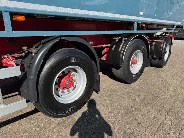 Bulthuis TATA 23 57m3 Stuuras Liftas 10T assen Klep/Deuren + bietenrek Nieuwe APK 8/2026 - Kallur-poolhaagis: pilt 5 Bulthuis TATA 23 57m3 Stuuras Liftas 10T assen Klep/Deuren + bietenrek Nieuwe APK 8/2026 - Kallur-poolhaagis: pilt 5