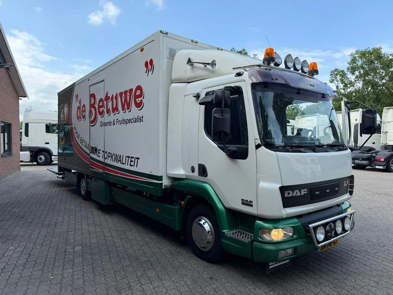 DAF LF 45.220 Laadklep/LBW Zijdeur Airco Slaapcabine AHK - Kasti veoauto: pilt 2 DAF LF 45.220 Laadklep/LBW Zijdeur Airco Slaapcabine AHK - Kasti veoauto: pilt 2