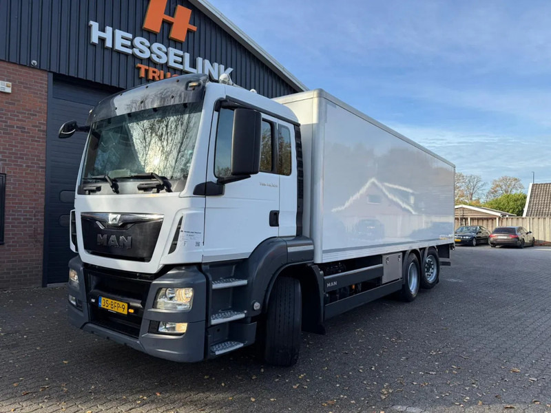 MAN TGS 26.320 7.6M Koffer Stuuras AHK 3.000KG LBW 243.060KM! NL Truck EURO 6 APK 02/2026 - Kasti veoauto: pilt 1 MAN TGS 26.320 7.6M Koffer Stuuras AHK 3.000KG LBW 243.060KM! NL Truck EURO 6 APK 02/2026 - Kasti veoauto: pilt 1