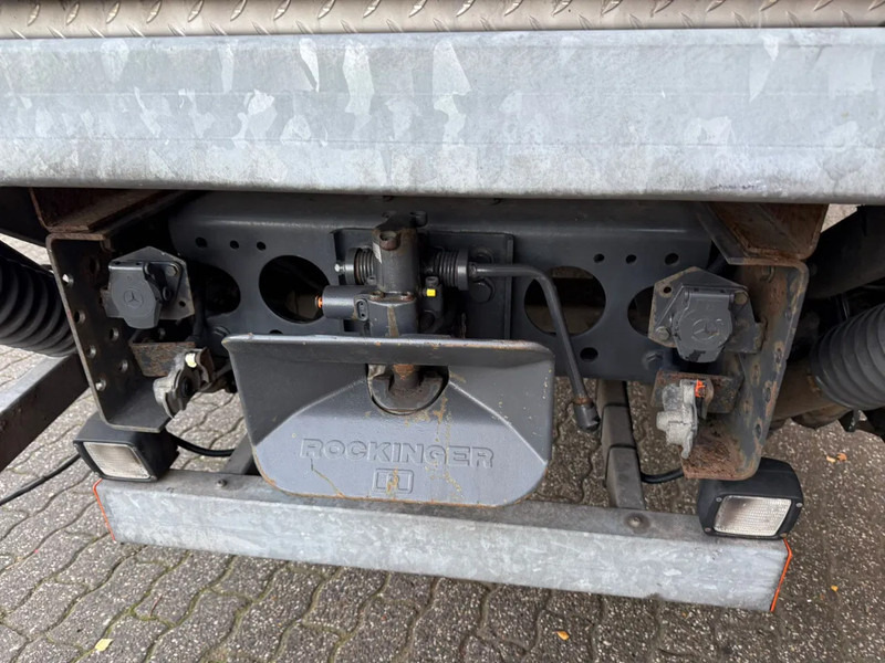 Mercedes-Benz Antos 1930 Frigoblock Dual temp 3 compartiments LBW AHK 319.640KM EURO 6 NL Truck! - Isotermiline furgoon: pilt 5 Mercedes-Benz Antos 1930 Frigoblock Dual temp 3 compartiments LBW AHK 319.640KM EURO 6 NL Truck! - Isotermiline furgoon: pilt 5