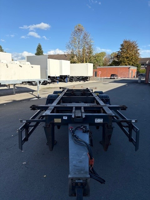 Schmitz Cargobull BDF-System, Standard, hochgekuppelt R 22,5 - Furgoonjärelhaagis: pilt 4 Schmitz Cargobull BDF-System, Standard, hochgekuppelt R 22,5 - Furgoonjärelhaagis: pilt 4