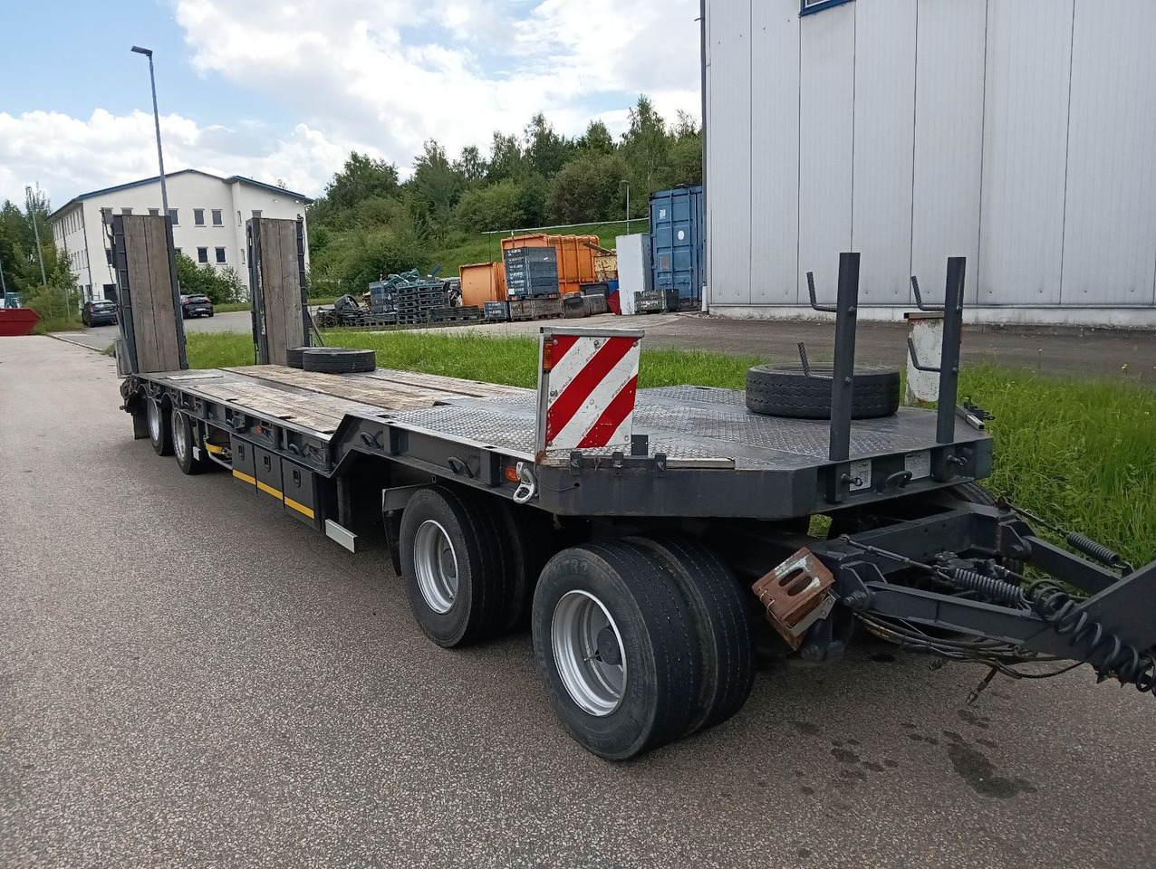 Fliegl 4-Achs Tieflader hydr.Rampe Blatt TopZustand TÜV - Madal platvorm järelhaagis: pilt 4 Fliegl 4-Achs Tieflader hydr.Rampe Blatt TopZustand TÜV - Madal platvorm järelhaagis: pilt 4
