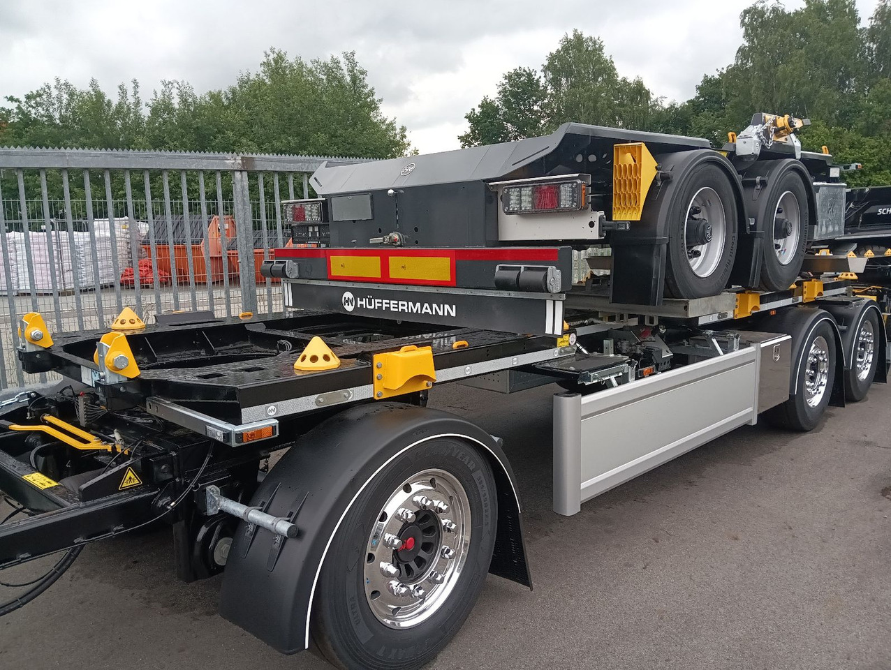 Hüffermann 3-A VARIO-CARRIER SAF NEU VERZINKT LiftAlufelgen - Multilift/ Liftdumper haagis: pilt 1 Hüffermann 3-A VARIO-CARRIER SAF NEU VERZINKT LiftAlufelgen - Multilift/ Liftdumper haagis: pilt 1