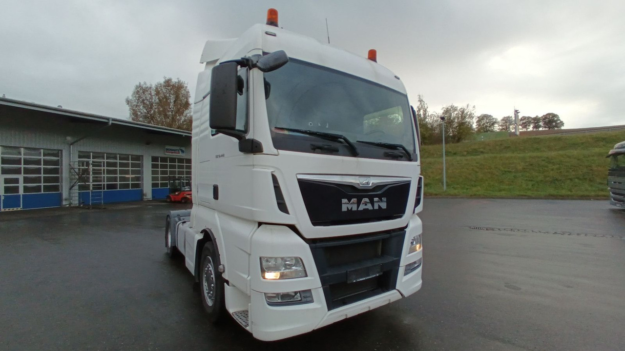 MAN TGX 18:440 FLT XLX 2xTank Klima Spoiler Kühlbox MAN TGX 18:440 FLT XLX 2xTank Klima Spoiler Kühlbox - Sadulveok: pilt 2 MAN TGX 18:440 FLT XLX 2xTank Klima Spoiler Kühlbox MAN TGX 18:440 FLT XLX 2xTank Klima Spoiler Kühlbox - Sadulveok: pilt 2